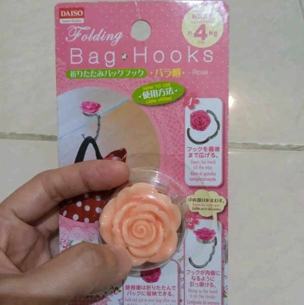 Daiso folding bag hooks max 4 kg portable gantungan tas saat travelling motif bunga