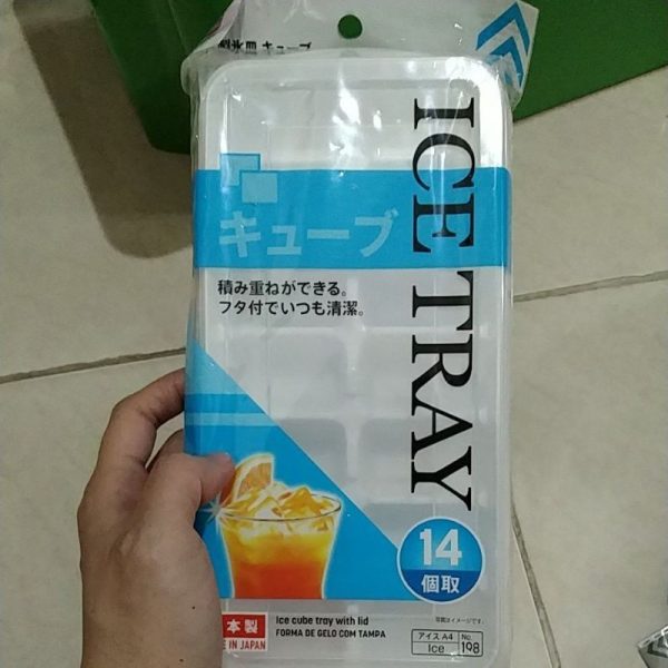 Daiso ice tray cetakan es batu dg penutup higienis TC-0264