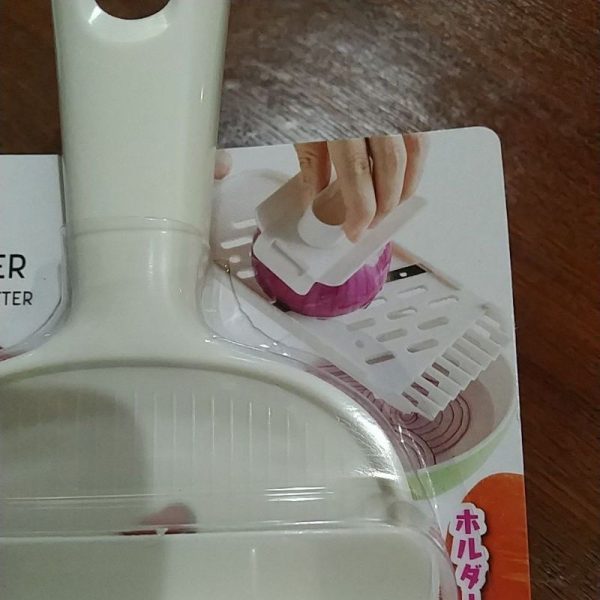 Daiso grater slicer with wave shaped cutter parutan mandoline with handle TC-0894 - Image 3