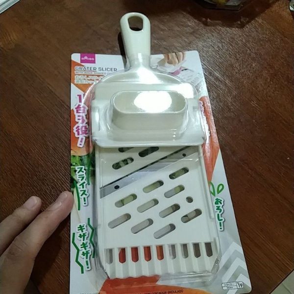 Daiso grater slicer with wave shaped cutter parutan mandoline with handle TC-0894