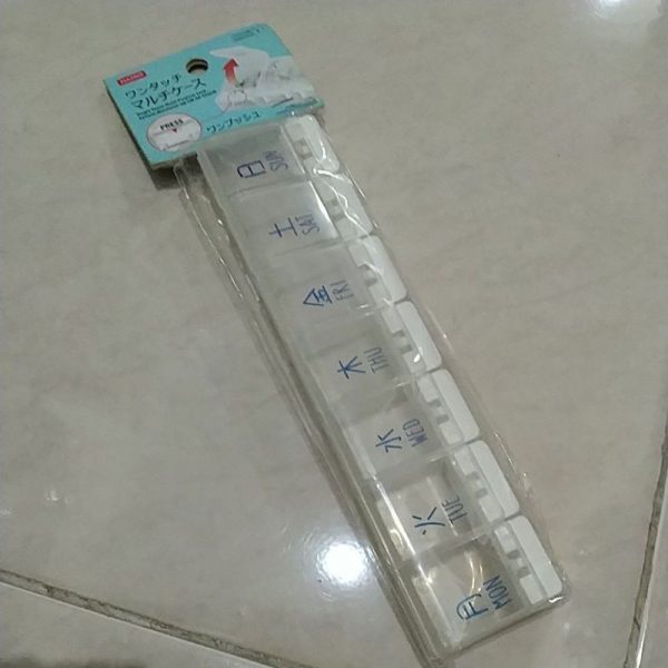 Daiso push pil box 7 days kotak obat model press kotak obat sekat TC-0726