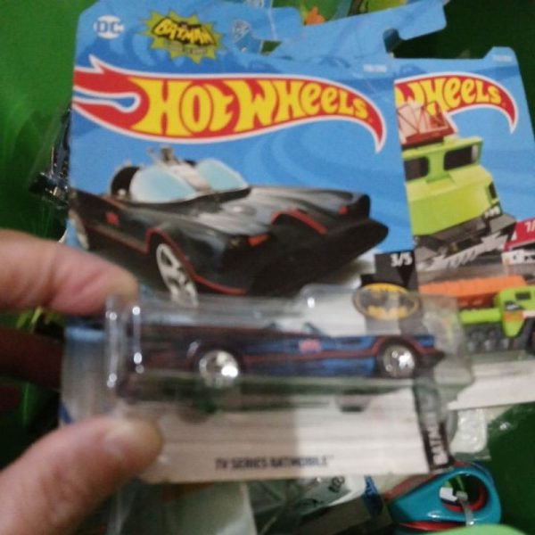 HOT WHEELS mobil mainan diecast tv series batmobile TC-0784 - Image 2