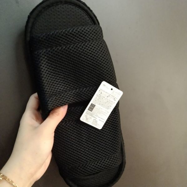 DAISO sandal sendal rumah hotel bath slipper 1 pasang hitam TC-0357