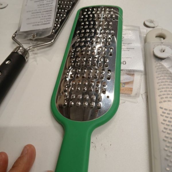 IKEA UPPFYLLD parutan dengan gagang 2 sisi cheese keju coklat grater